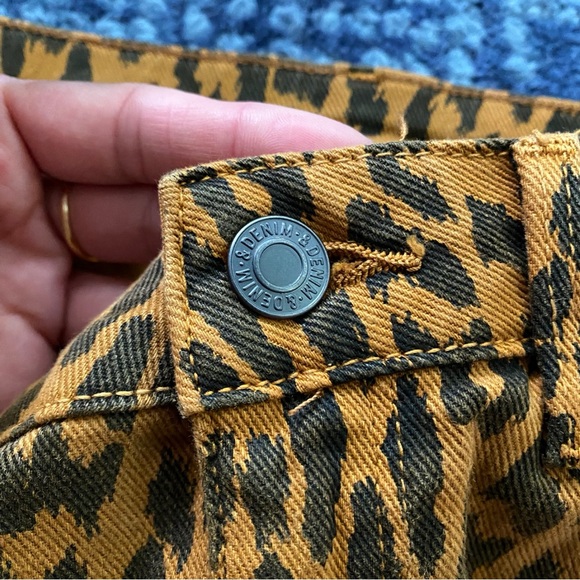 🐆 H&M LEOPARD PRINT HIGH WAIST DENIM MINI SKIRT! - Picture 7 of 9